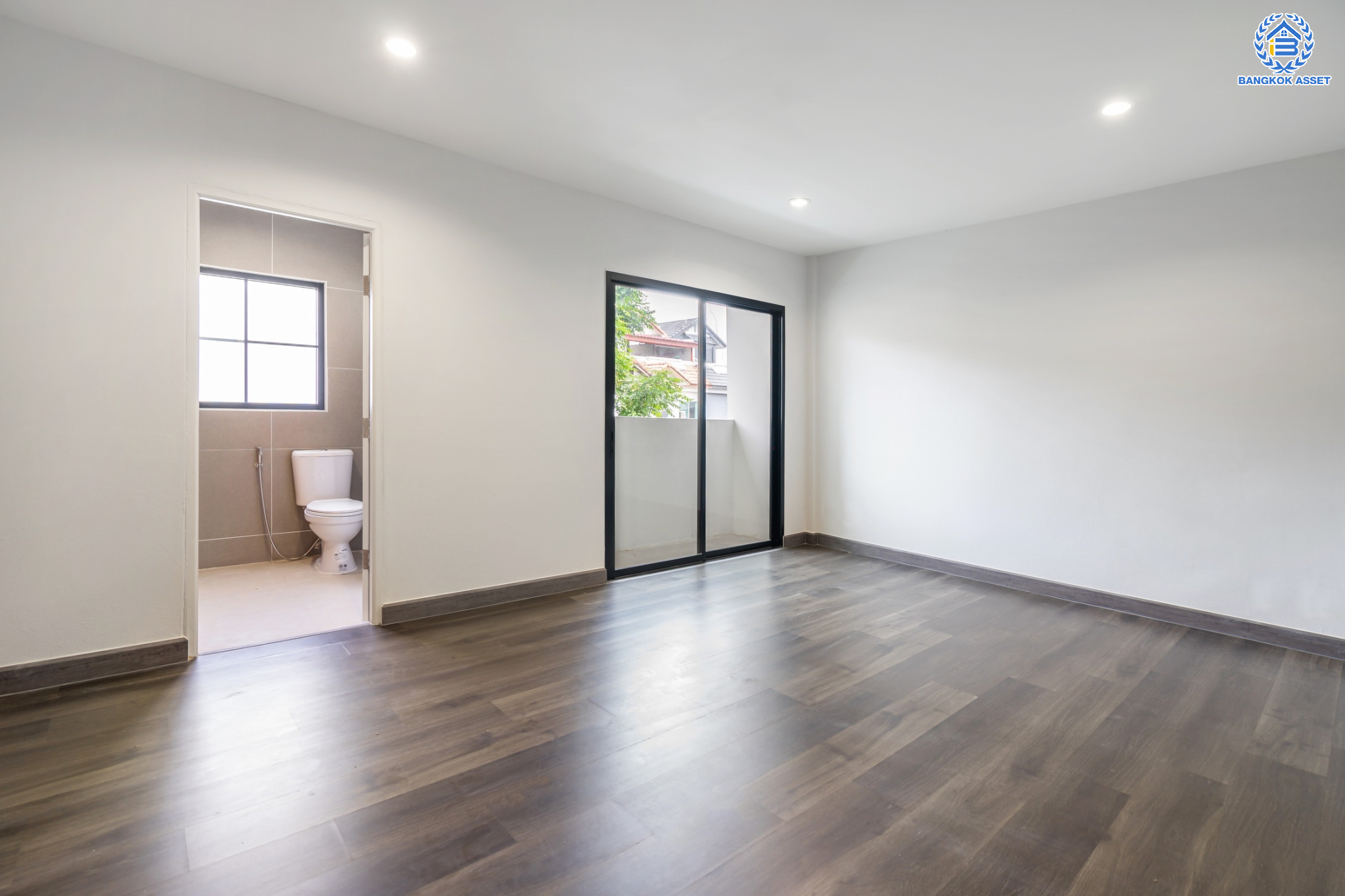 บ้านมือสองตกแต่งใหม่ ม.เน็พปาร์ควิลล่า เกษตร-นวมินทร์ ทาวน์โฮม 3 ชั้นหลังใหญ่ เนื้อที่ 30 ตร.ว. ฟังก์ชัน 3 ห้องนอน 4 ห้องน้ำ (ห้องนอนทุกห้องมีห้องน้ำในตัว) 1 ที่จอดรถ Living Roomก กว้างขวาง บนทำเลใจกลางเมือง! เชื่อมต่อทั้ง ถ.ประเสริฐมนูญกิจ, ถ.ลาดพร้าว, ถ.รามอินทรา ใกล้ The Walk เกษตรนวมินทร์, ทางด่วนรามอินทรา และรถไฟฟ้าสายสีน้ำตาล "สถานีโรงเรียนสตรีวิทยา2"...